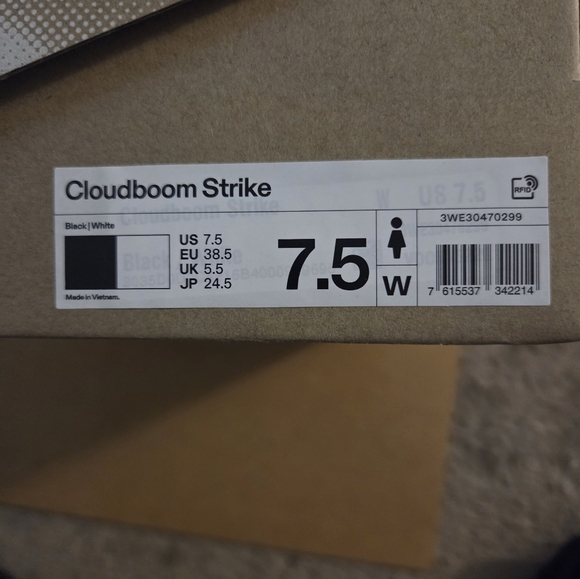 On Running Sneakers Cloudboom Strike 7.5 Women - Picture 2 of 13
